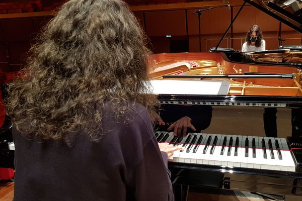 Les soeurs Labèque au piano