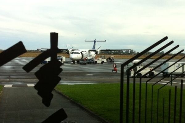 29/09/13 - L'ATR72 de la compagnie Air Corsica bloqué sur le tarmac de l'aéroport de Bastia