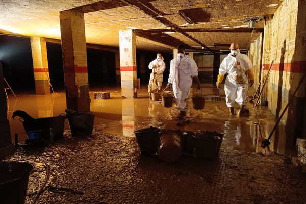 Douze Azuréens sont partis en mission pour aider les habitants de Paiporta a nettoyer leur ville, fortement touchée il y a un mois par des inondations meurtrières.