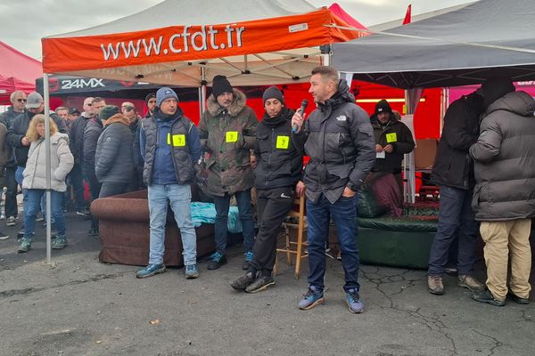 Olivier Besancenot en visite à Michelin Cholet