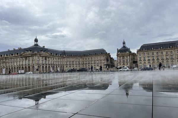 Place de la bourse et miroir d'eau