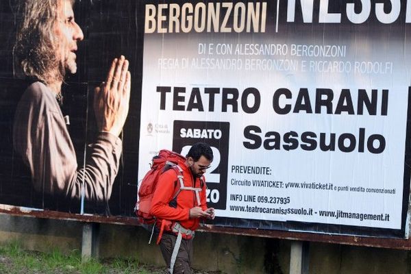 Jérôme Kerviel sur les routes italiennes, en mas dernier, lors de sa marche contre la tyrannie des marchés.