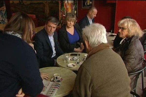 Réunion entre Philippe Vigier et ses troupes, à Chartres, après les résultats du premier tour. 