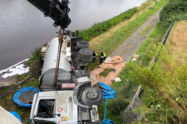 Un camion-citerne a basculé dans le vide au lieu-dit Moulin du Roy, à Châteauneuf-du-Faou, ce 3 juillet 2024