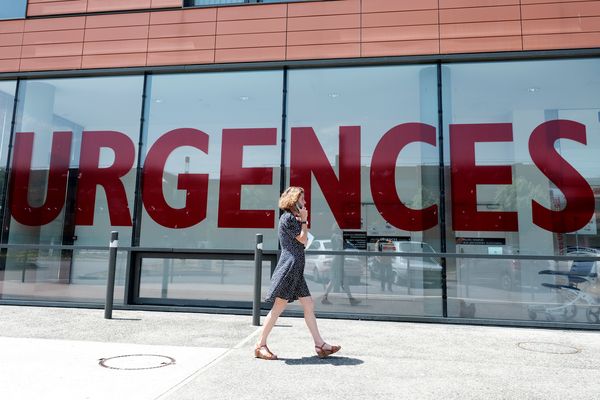 La victime, âgée de 16 ans, a été directement transportée à l'hôpital Purpan par d'autres jeunes présents sur les lieux.