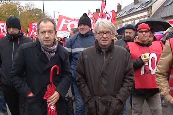 Jean-Claude Mailly en tête dune manifestation des syndicats à Evreux