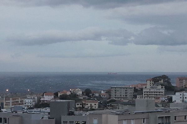 A Bastia, 3 ferries ont dû patienter plusieurs heures avant de débarquer leurs passagers en raison du vent violent.