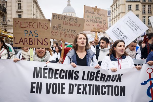 Manifestation des médecins libéraux, le 5 janvier 2023 à Paris.