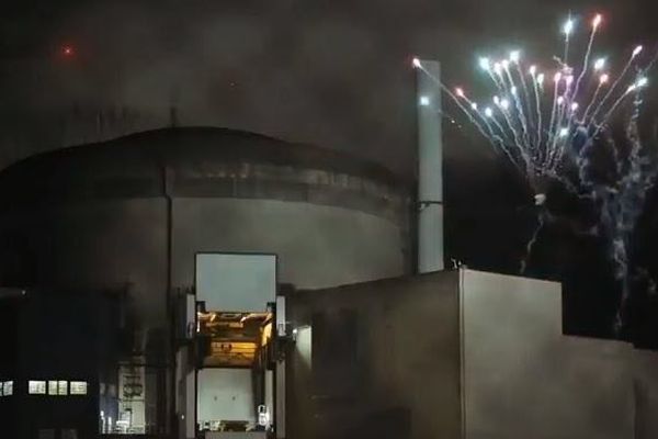 Les militants avaient tiré un feu d'artifice dans l'enceinte de la centrale