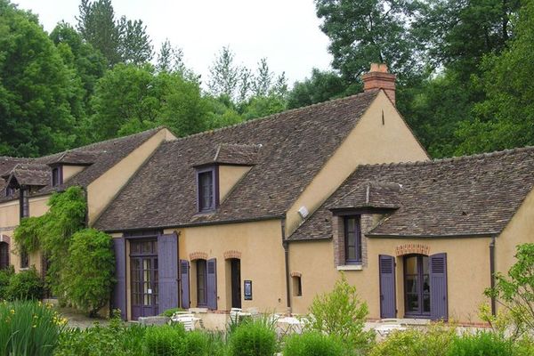 la maison vue du jardin