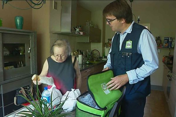 La reconversion réussie du banquier Jean Noël Dor en livreur de repas