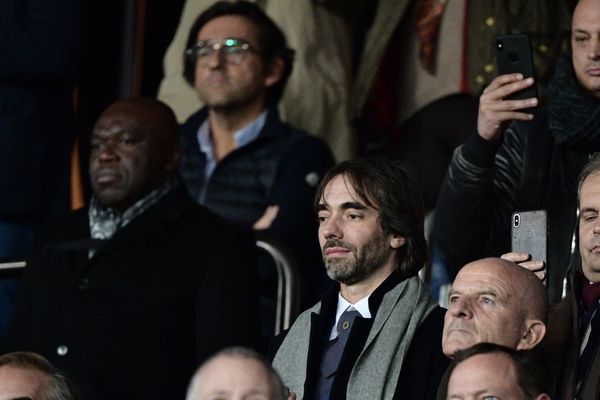 Malgré les obstacles, Cédric Villani (ici le 27 octobre au Parc des princes) n'a pas abandonné ses ambitions pour devenir maire de Paris.