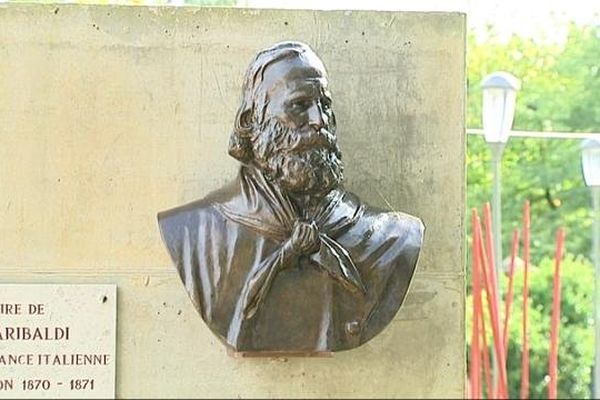 Le buste de Guiseppe Garibaldi dans le parc du château de Pouilly à Dijon