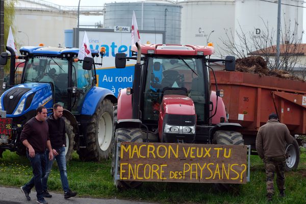 La mobilisation des Jeunes Agriculteurs a commencé mercredi 16 mars dernier avec le blocage de deux raffineries à Toulouse.