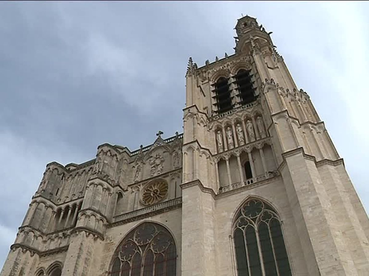 Saint Etienne De Sens Est La Premiere Cathedrale Gothique