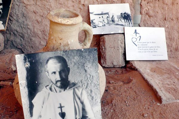 Photo de Charles de Foucauld exposée en 2007 en Algérie