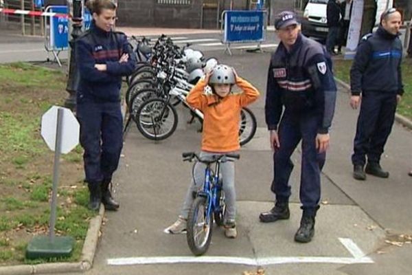 Du 7 au 10 octobre, pompiers, gendarmes, policiers se déploient dans le Puy-de-Dôme pour sensibiliser les citoyens aux multiples facettes de la sécurité, dès le plus jeune âge.