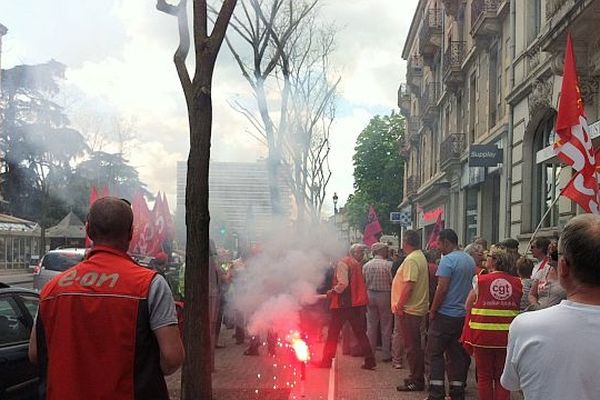 Les manifestants devant le tribunal de Chalon-sur-Saône