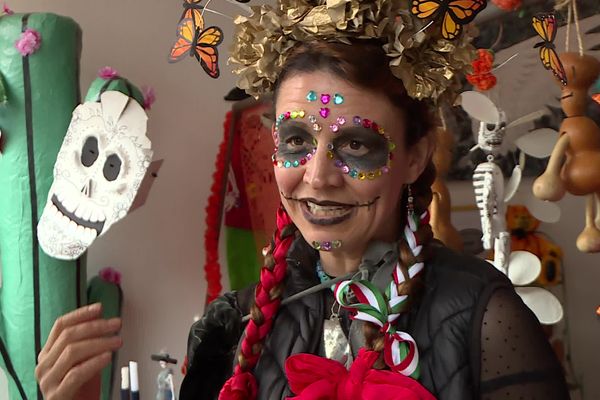 L'artiste d'origine mexicaine importe la célébration du jour des morts dans son village de Dordogne