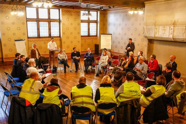 Une discussion autour du grand débat national, mairie d'Arras, 19 janvier 2019.