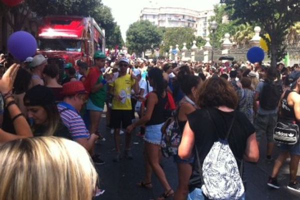 Près de 3000 personnes dans Marseille pour la Pride 2015