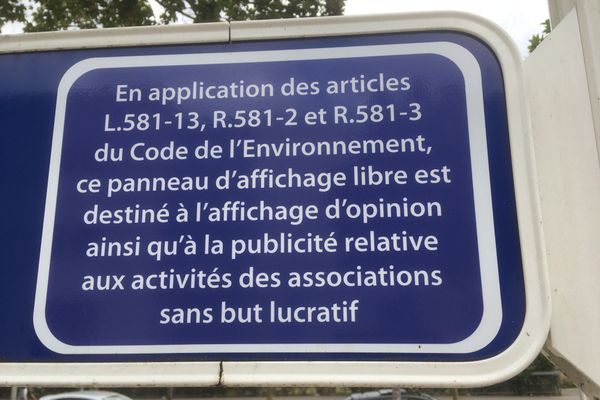 Le code de l'environnement interdit formellement tout affichage à but lucratif sur les espaces d'affichage libre.