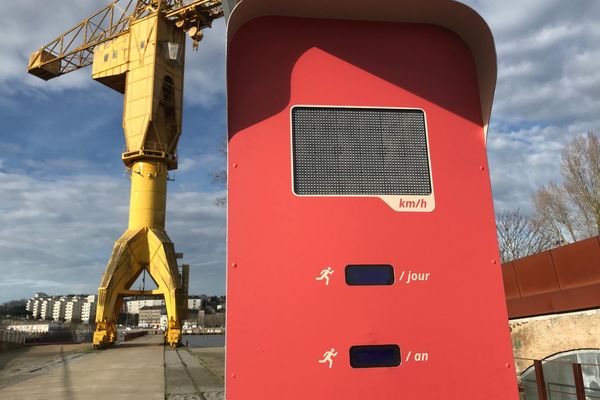 Un radar à joggers installé sous la grue jaune à Nantes