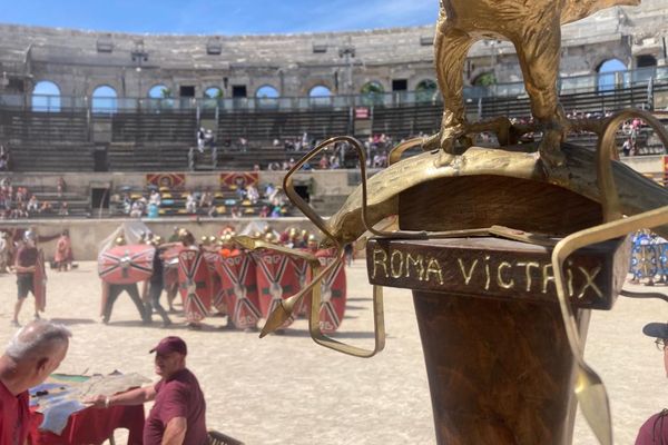 800 figurants participent au spectacle dans les arènes de Nîmes.