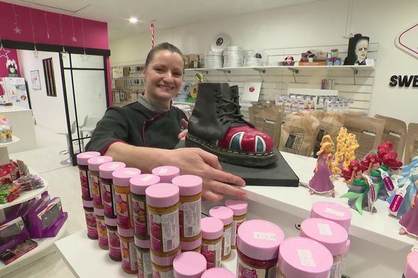 Carole Bertand vice-championne de France du cake design est à la tête de huit boutiques de pâtisserie en France.