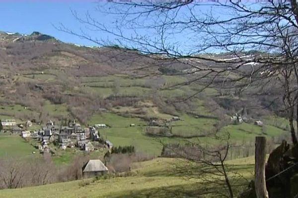 La plus grande zone non peuplée d'Auvergne se trouve sur un plateau, au-dessus du village du Falgoux.