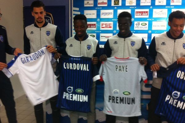 Aux côtés de Jean-Louis Garcia, les quatre recrues : Jimmy Giraudon, Jérémy Cordoval, Mour Paye et Johann Obiang.