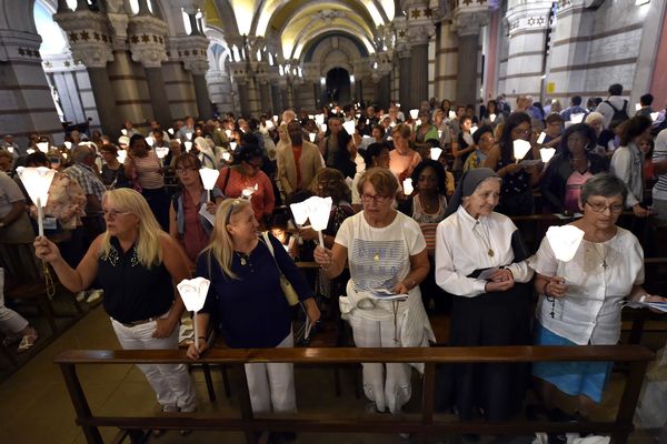 En raison du contexte sanitaire, le masque sera obligatoire lors de la cérémonie. En revanche, le pass sanitaire ne sera pas exigé.