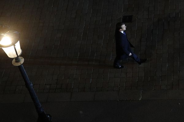 Emmanuel Macron, dans la cour du Louvre, le 7 mai 2017.