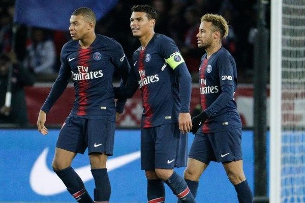 Les joueurs du Paris Saint-Germain Kylian Mbappé, Thiago Silva et Neymar Jr