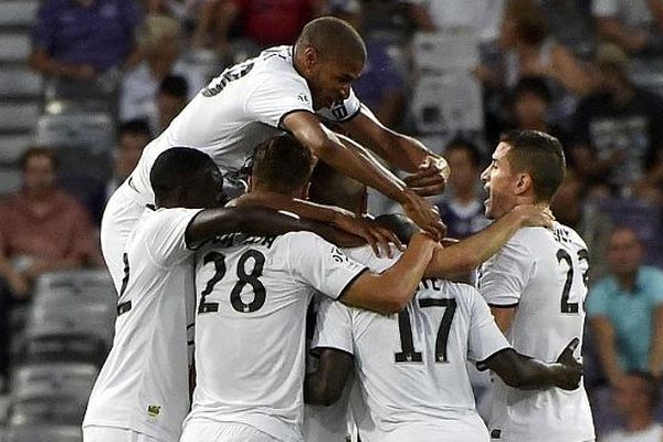 Les joueurs du SM Caen après avoir marqué un but face à Toulouse, 21 septembre 2014