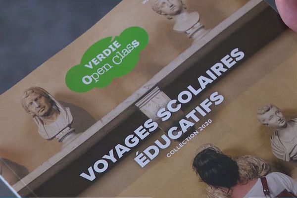 Les agences spécialisées qui proposent des catalogues très variés de voyages scolaires, voient leur activité complètement paralysée par l'interdiction promulguée par le gouvernement français.