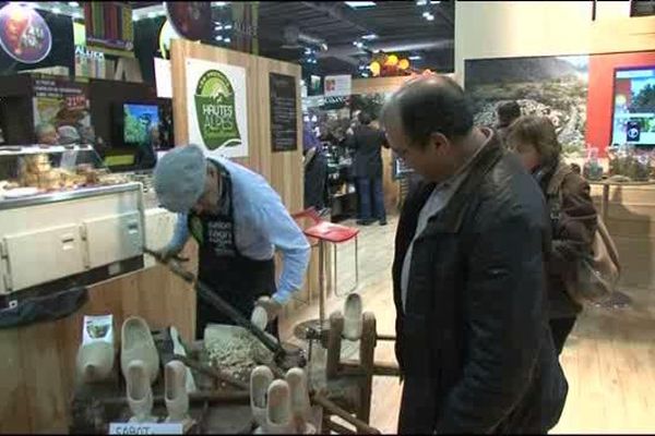 Une cinquantaine d'agriculteurs et artisans présentent leur savoir-faire au salon de l'agriculture de Paris.