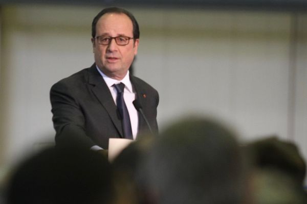 François Hollande en visite à l'usine MBDA à Bourges (Cher) le 27 avril 2017