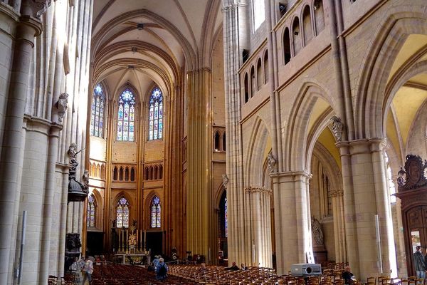 La cathédrale Saint-Bénigne, à Dijon (Côte-d'Or).