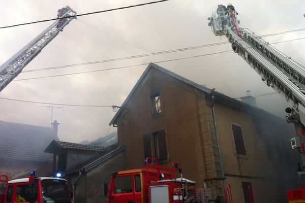Le feu a pris au lieu-dit Saint-Valbert à Héricourt