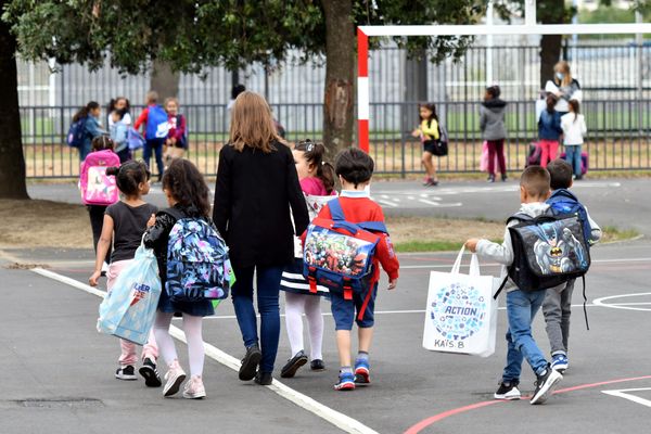 A partir d'aujourd'hui le protocole sanitaire est allégé dans les écoles, de la maternelle au lycée.