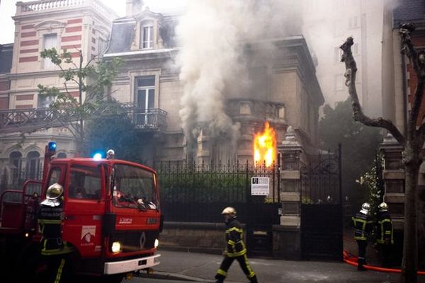 Un incendie s'est déclaré dans la soirée de samedi, rue Blatin à Clermont-Ferrand, et a fait d'importants dégâts dans une maison individuelle.