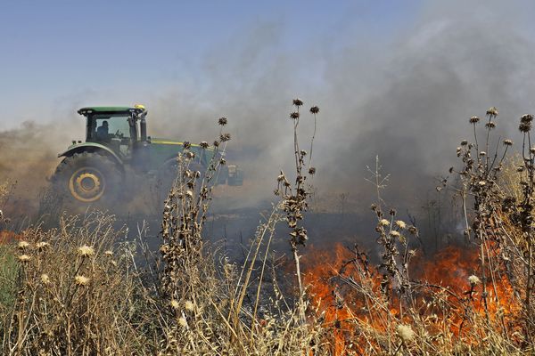 La chambre d'agriculture du Calvados a signé une convention avec l'Etat et le SDIS pour améliorer la connaissance du risque de feux de récoltes et définir le rôle de chacun des agriculteurs en cas de "risque très sévères" ou "extrême" de départ de feux.