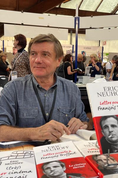 Eric Neuhoff en dédicace dès ce vendredi 8 novembre sous la halle Georges Brassens à la Foire du livre de Brive.