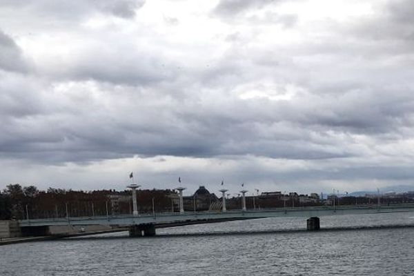 Le Rhône depuis le pont Wilson