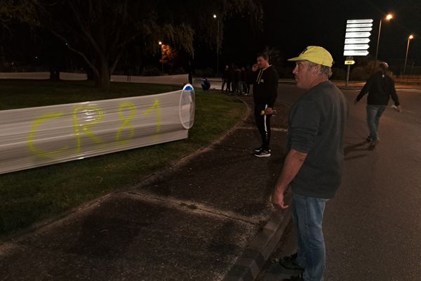 Les agriculteurs du Tarn sont en colère, ils ont mené une nouvelle action dans la soirée de ce dimanche 20 octobre.