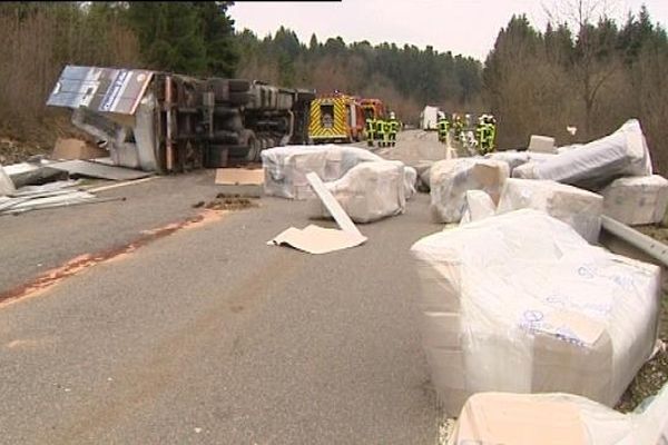 Un accident spectaculaire à Nods (25)