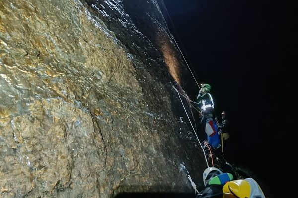 L'intervention spectaculaire de sauvetage s'est déroulée dimanche 4 août dans la soirée au cirque de Gavarnie dans les Hautes-Pyrénées.