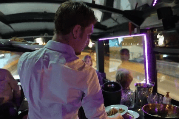 A l'intérieur du bus toqué, bus-restaurant itinérant