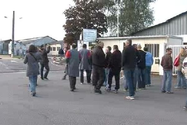 La Souterraine : des salariés devant l'usine Altia où le C.C.E. a été annulé, 9 octobre 2013